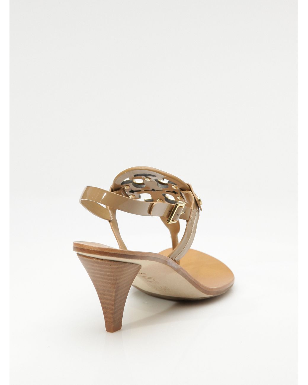 Tory Burch Holly 2 Kitten Heel Logo Patent Thong Sandals in Natural | Lyst