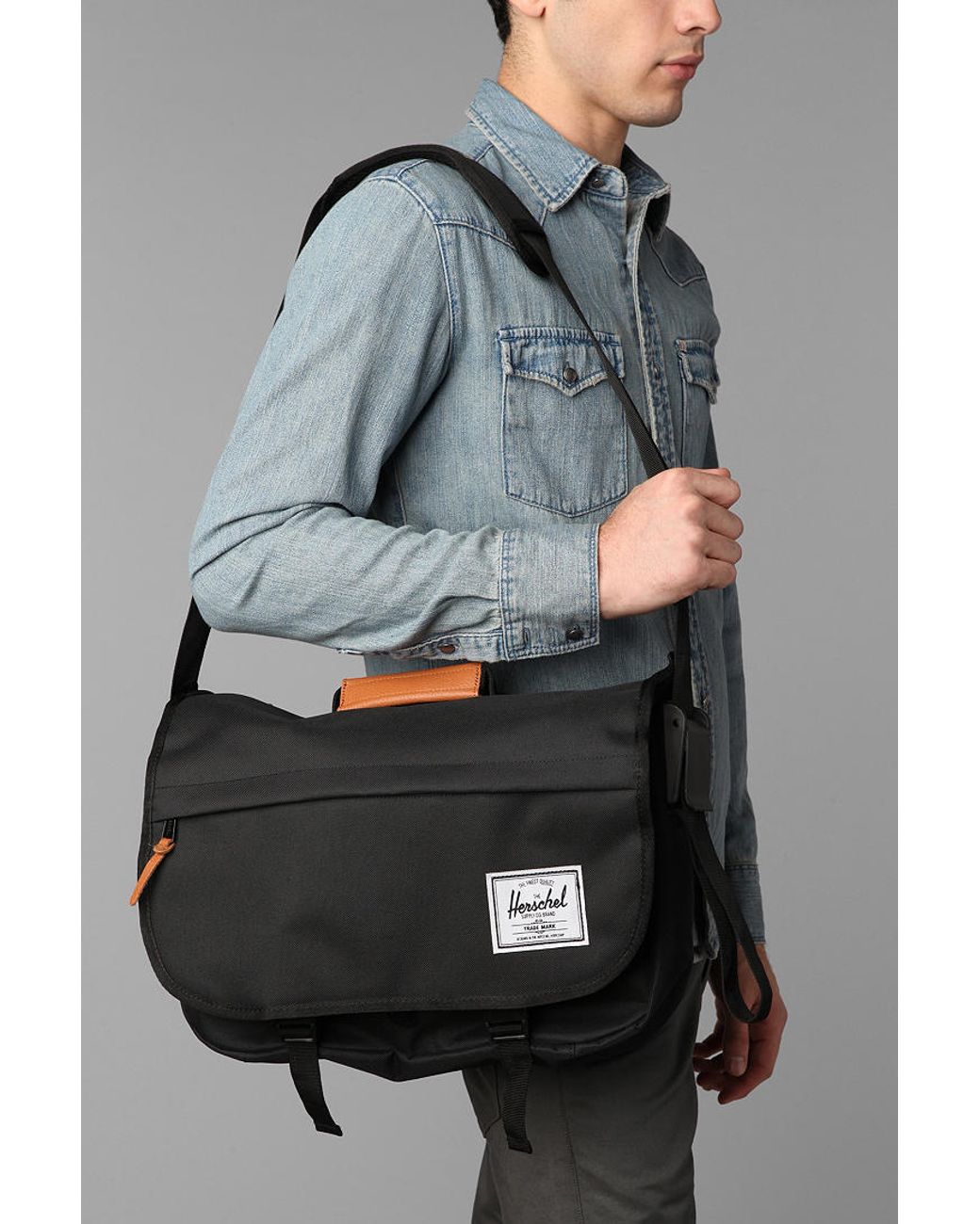 Herschel messenger backpack hotsell
