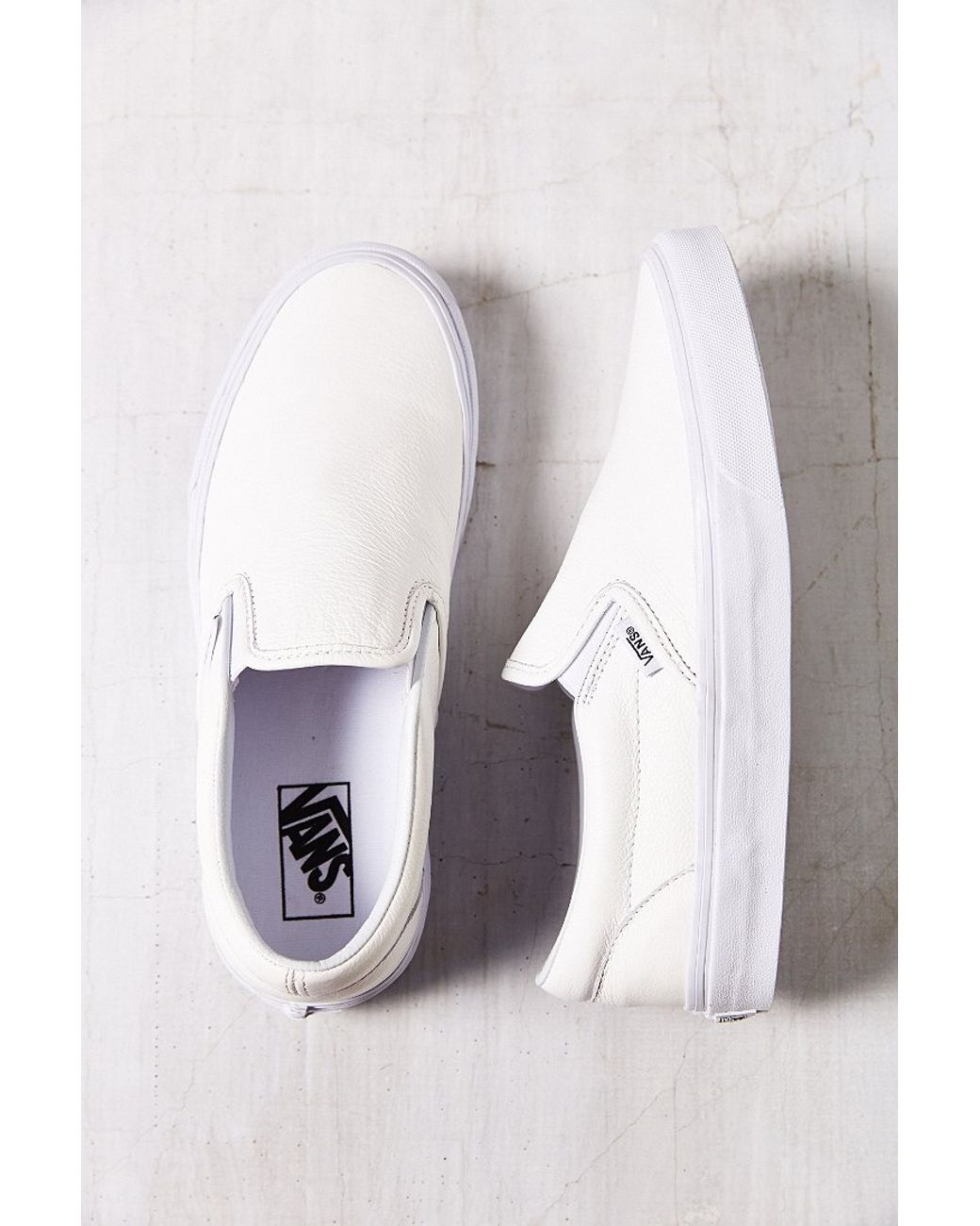 Hilarisch Aanstellen Niet doen Vans Classic Premium Leather Slip-On Women'S Sneaker in White | Lyst
