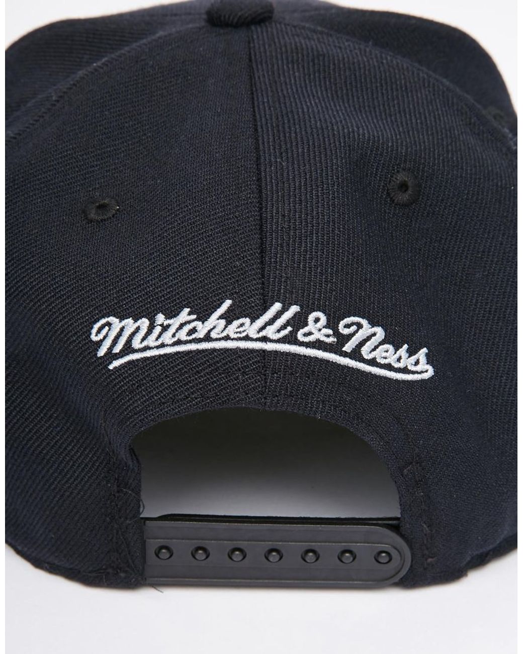 Los Angeles Kings Strapback Cap Mitchell & Ness Leather Brim Black & Gold