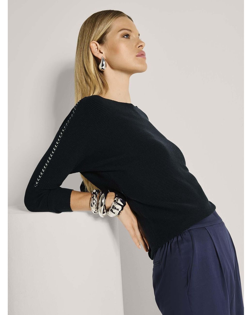 Madeleine Black Pullover