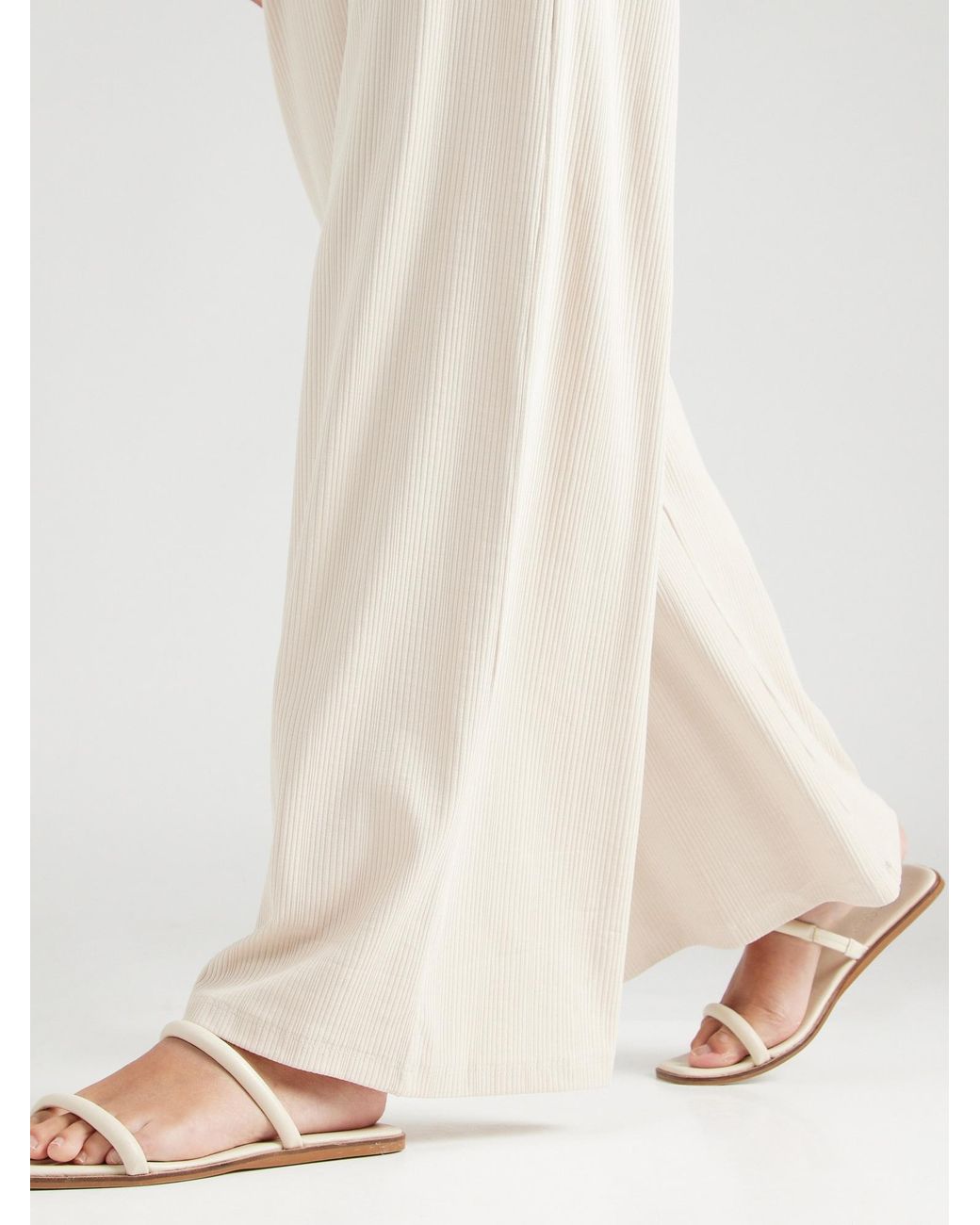 Studio Select White Hose Sofia