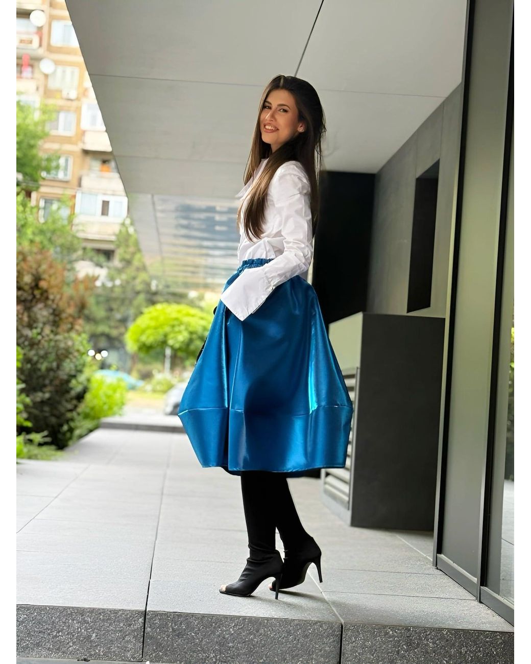 Unique Blue Rock Taffeta Balloon Skirt