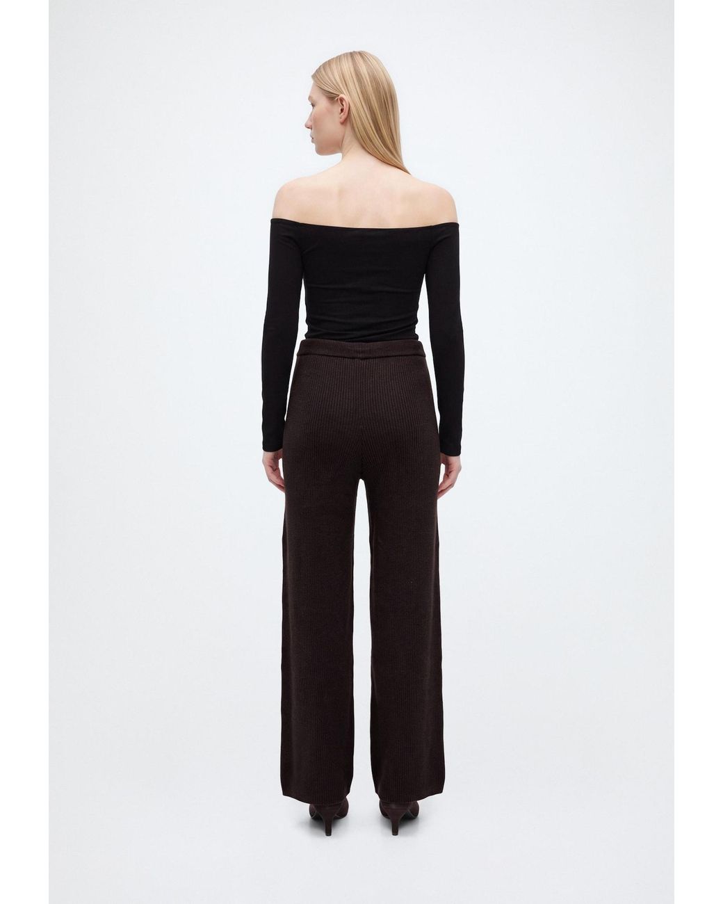 Gap Black Hose