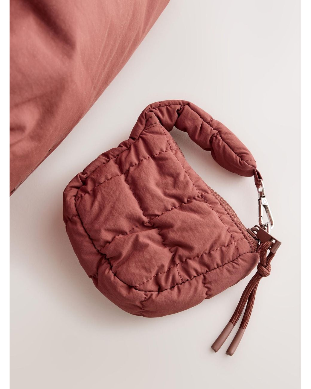 Self Red Shopper