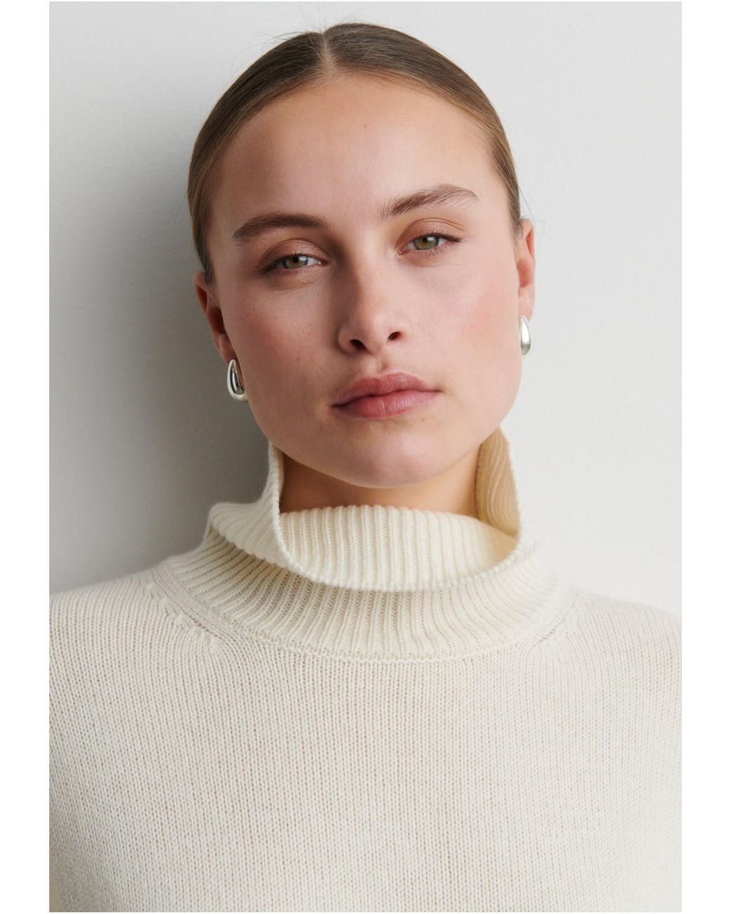 Second Female White Pullover