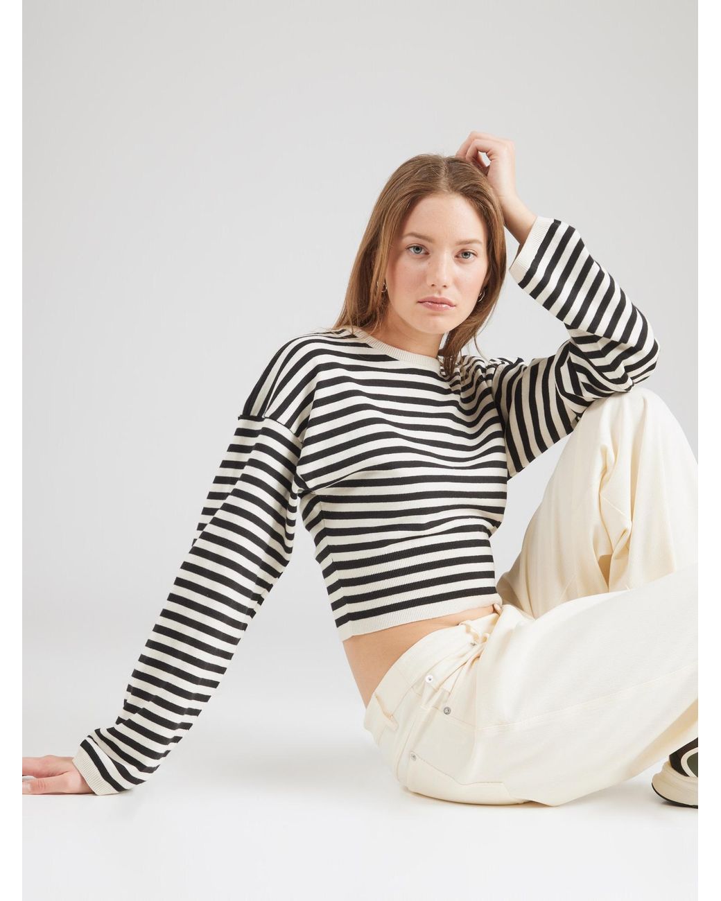 Studio Select Black Pullover Grace