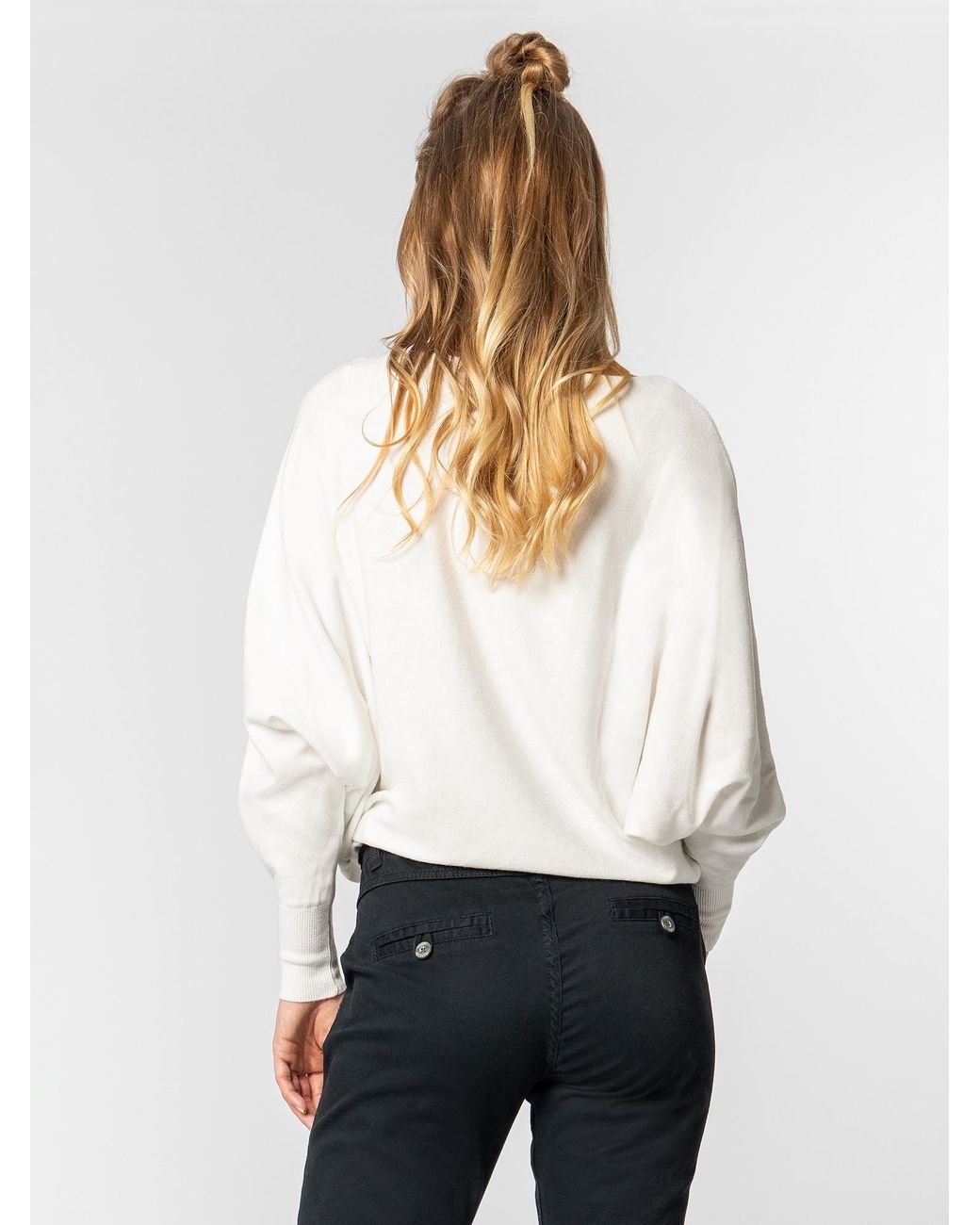 Sublevel White Pullover