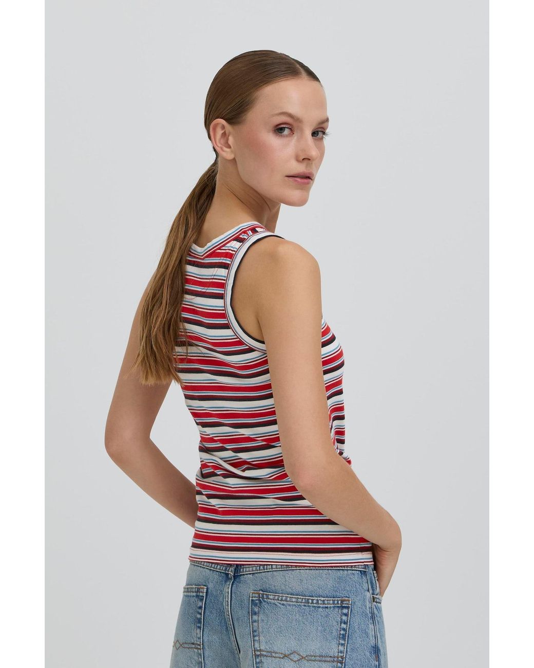 Ball Red Top