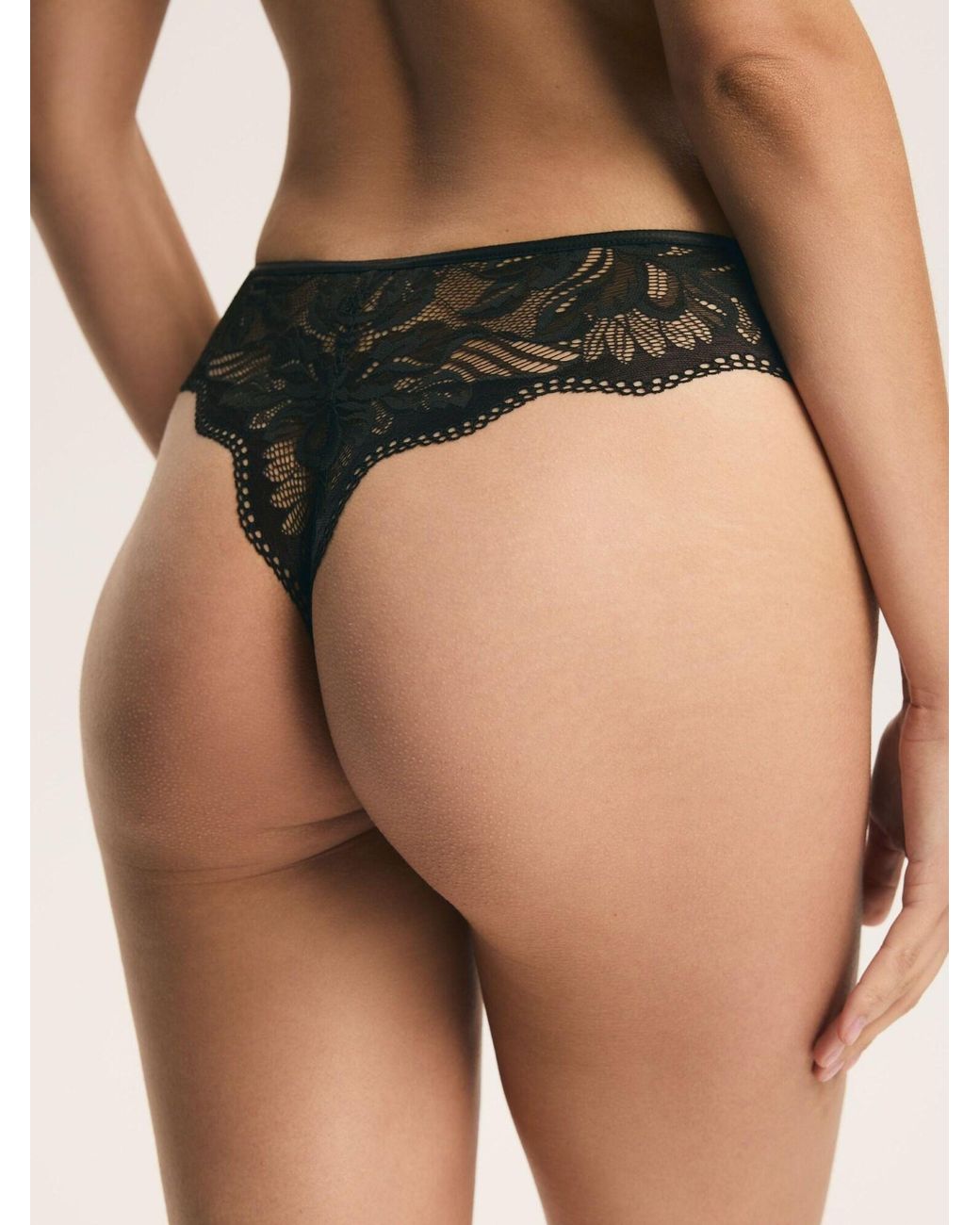 ESOTIQ Black String Vivian