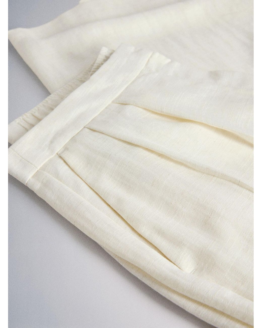 The Set White Hose