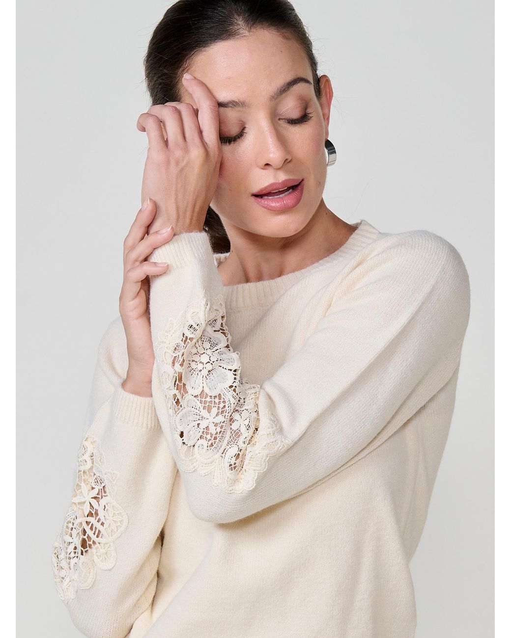 Koröshi White Pullover