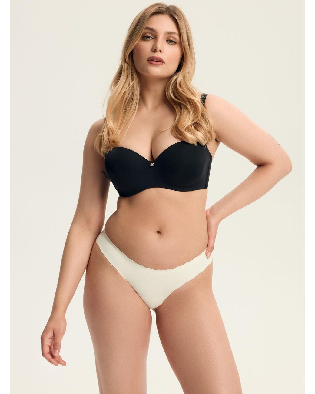 ESOTIQ Black String Panya
