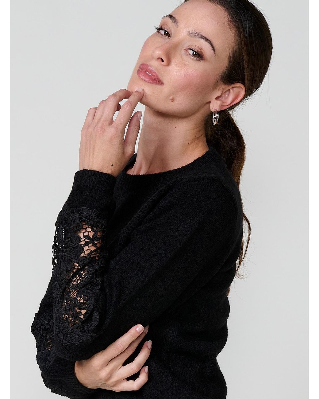 Koröshi Black Pullover