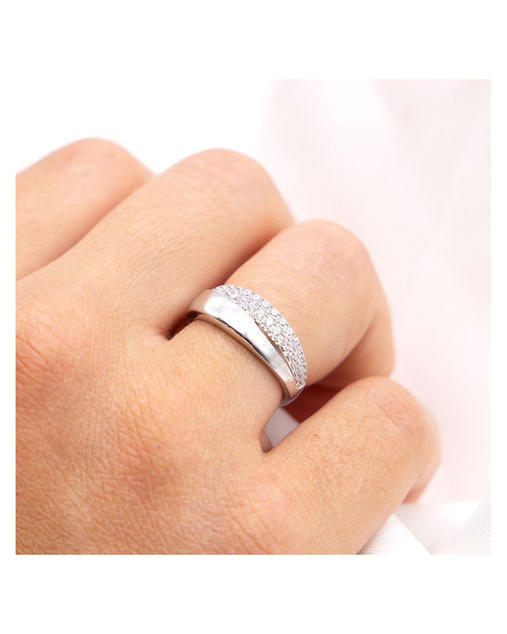Zeeme White Ring