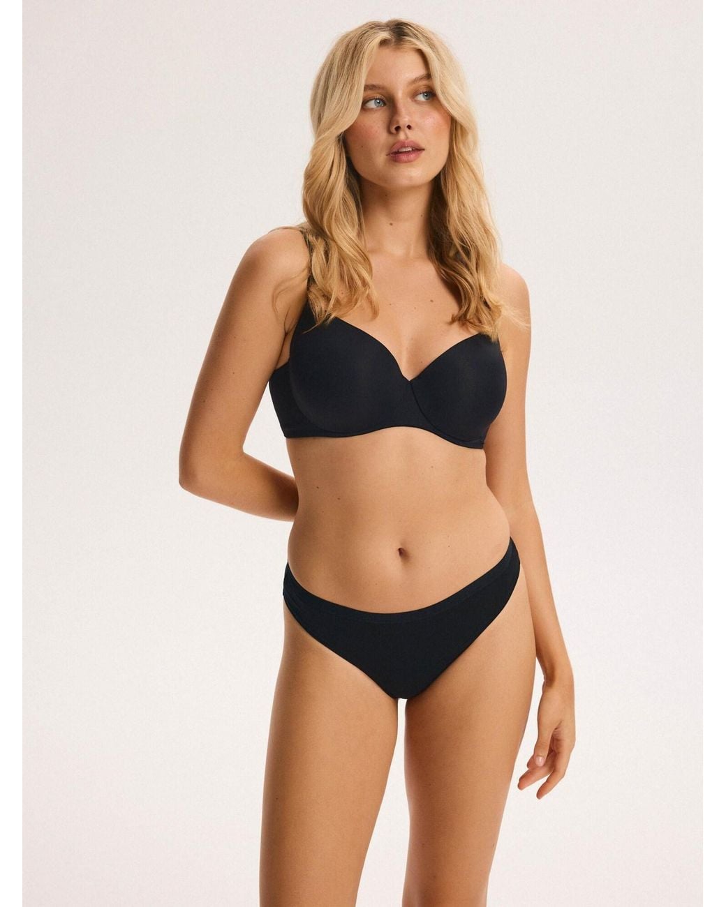 ESOTIQ Blue String Peggy