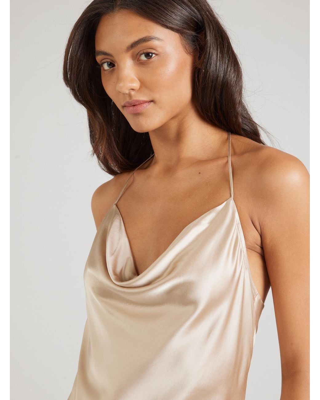millane White Kleid
