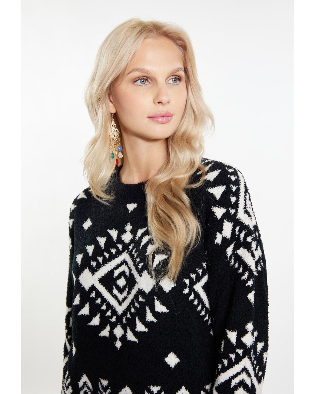IZIA Black Pullover Hoona