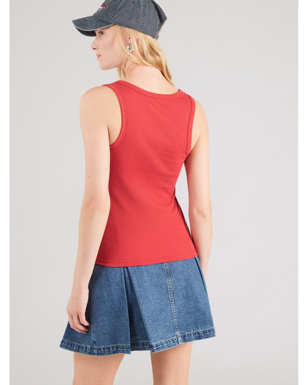 Gap Red Top