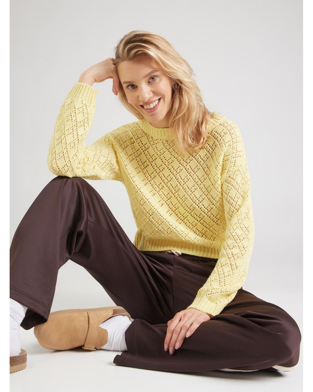 Studio Select Yellow Pullover Celia