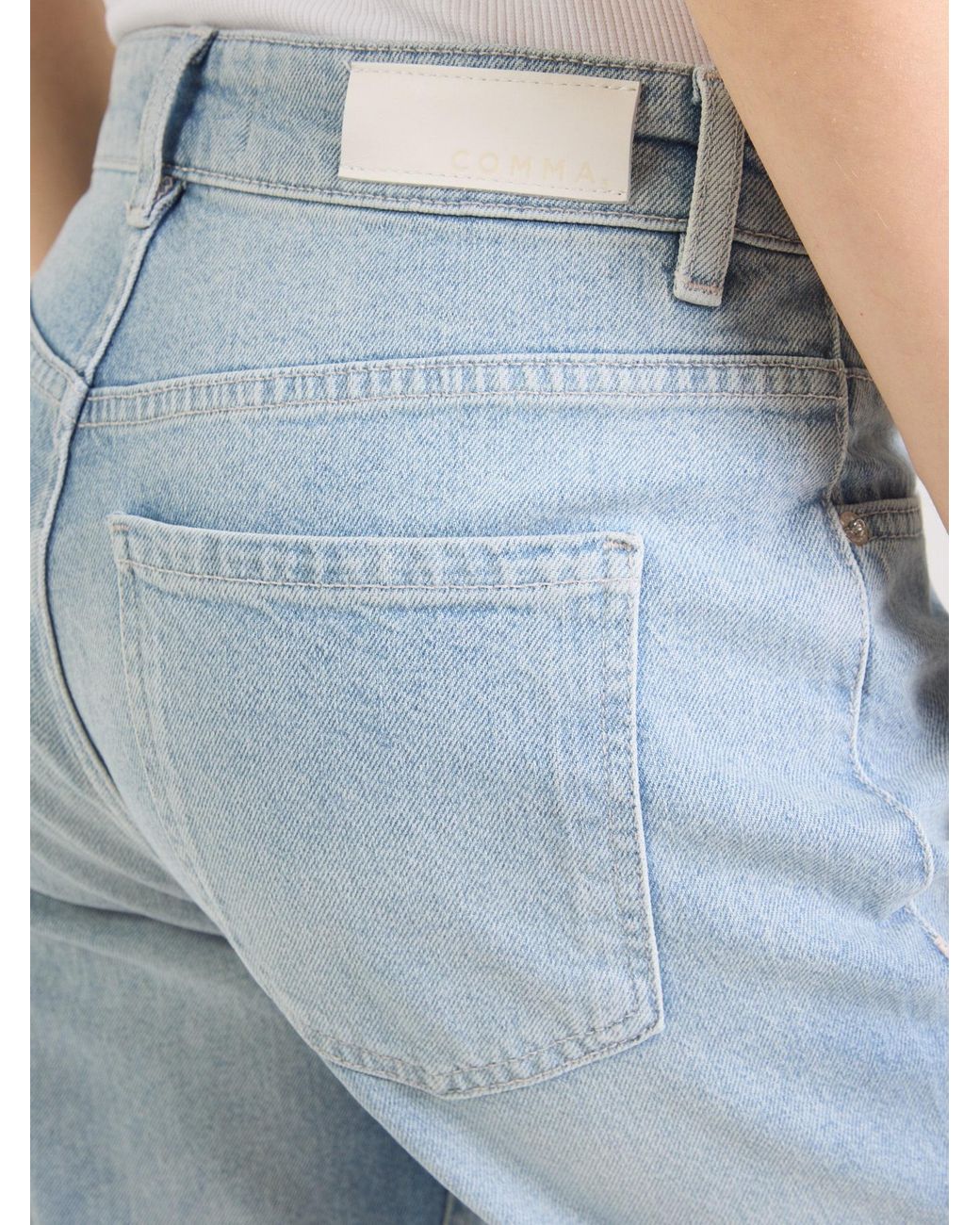 Comma, Blue Jeans
