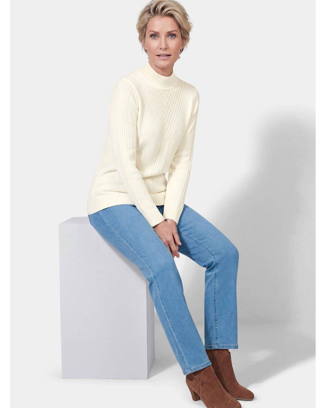 Goldner White Pullover