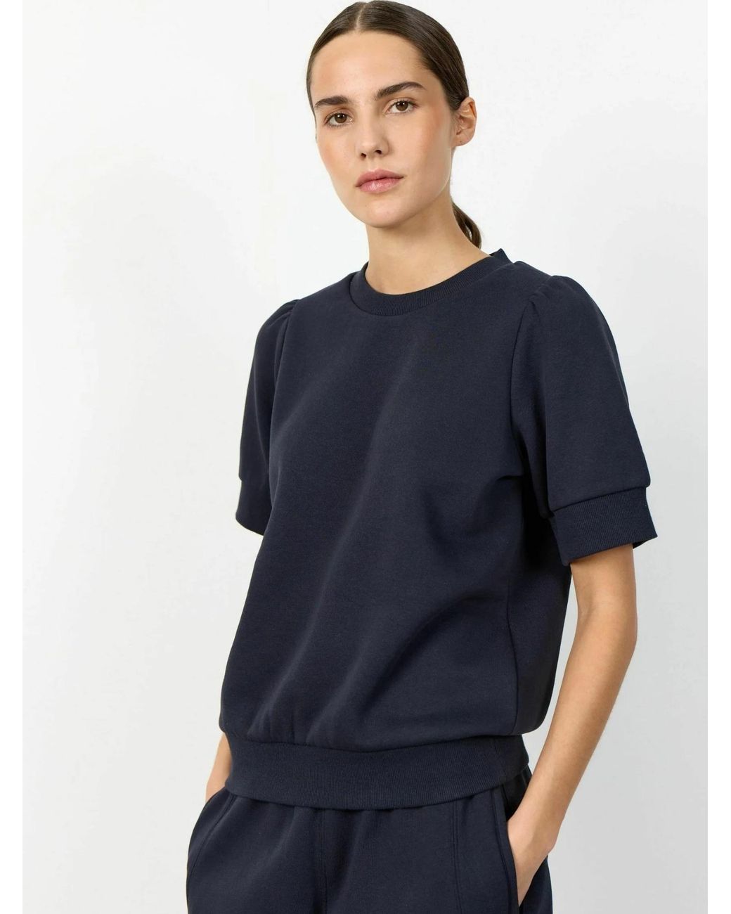 Levete Room Black T-Shirt Lr-Nuka 19