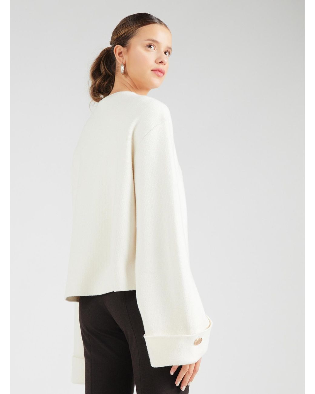 millane White Strickjacke