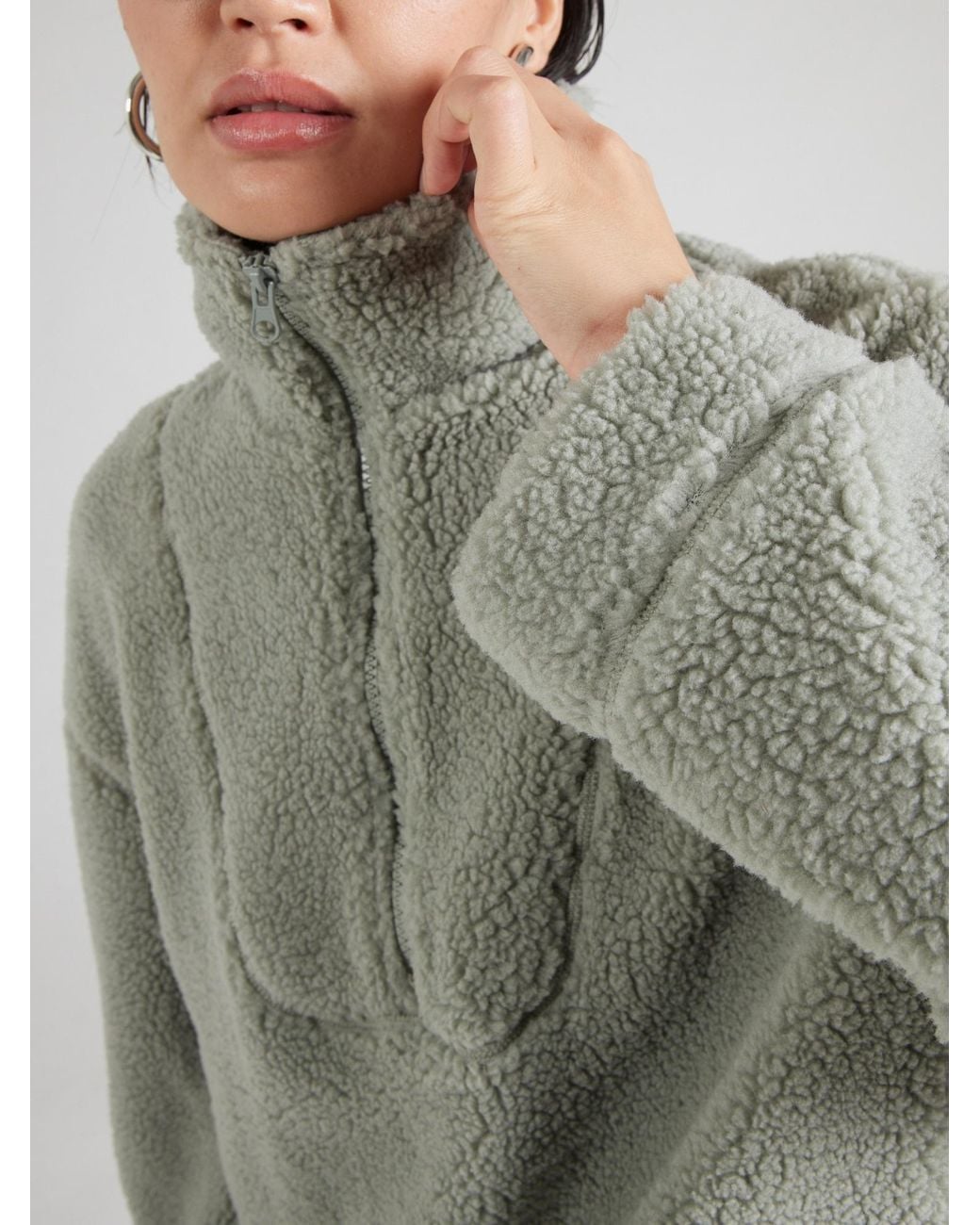 Studio Select Gray Pullover Candy