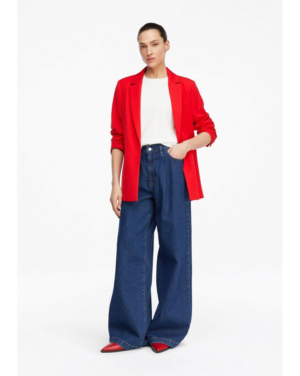 Comma, Red Blazer