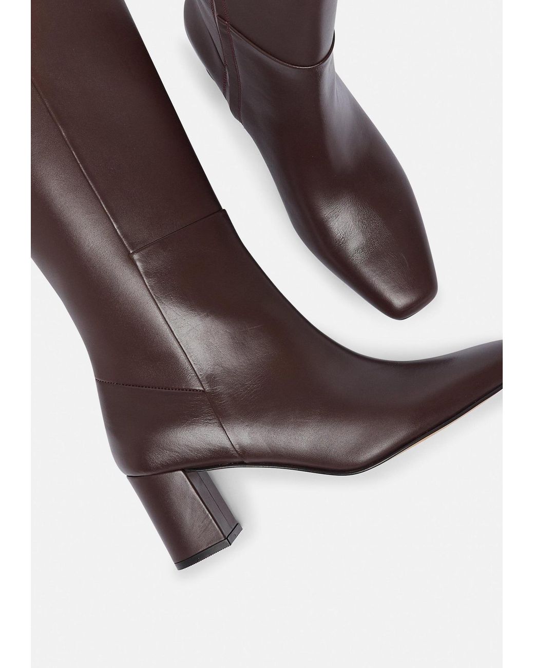 Comma, Brown Stiefel