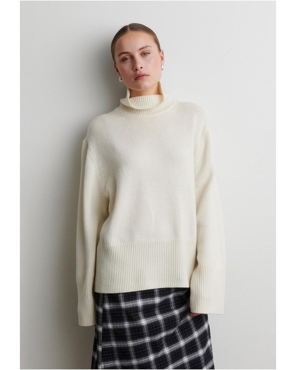Second Female White Pullover