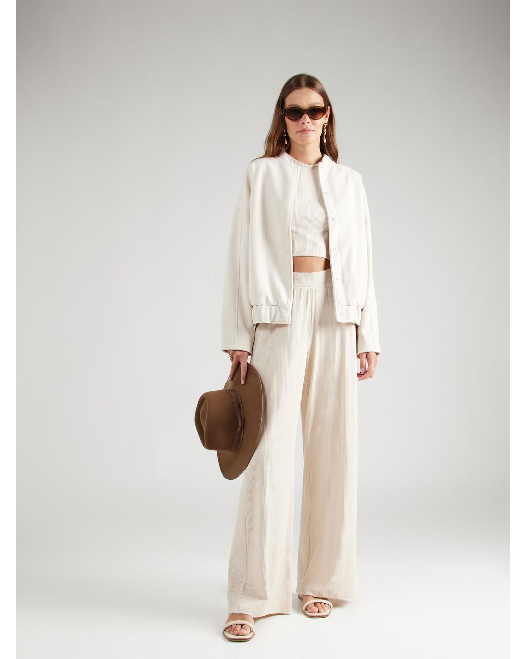 Studio Select White Hose Sofia