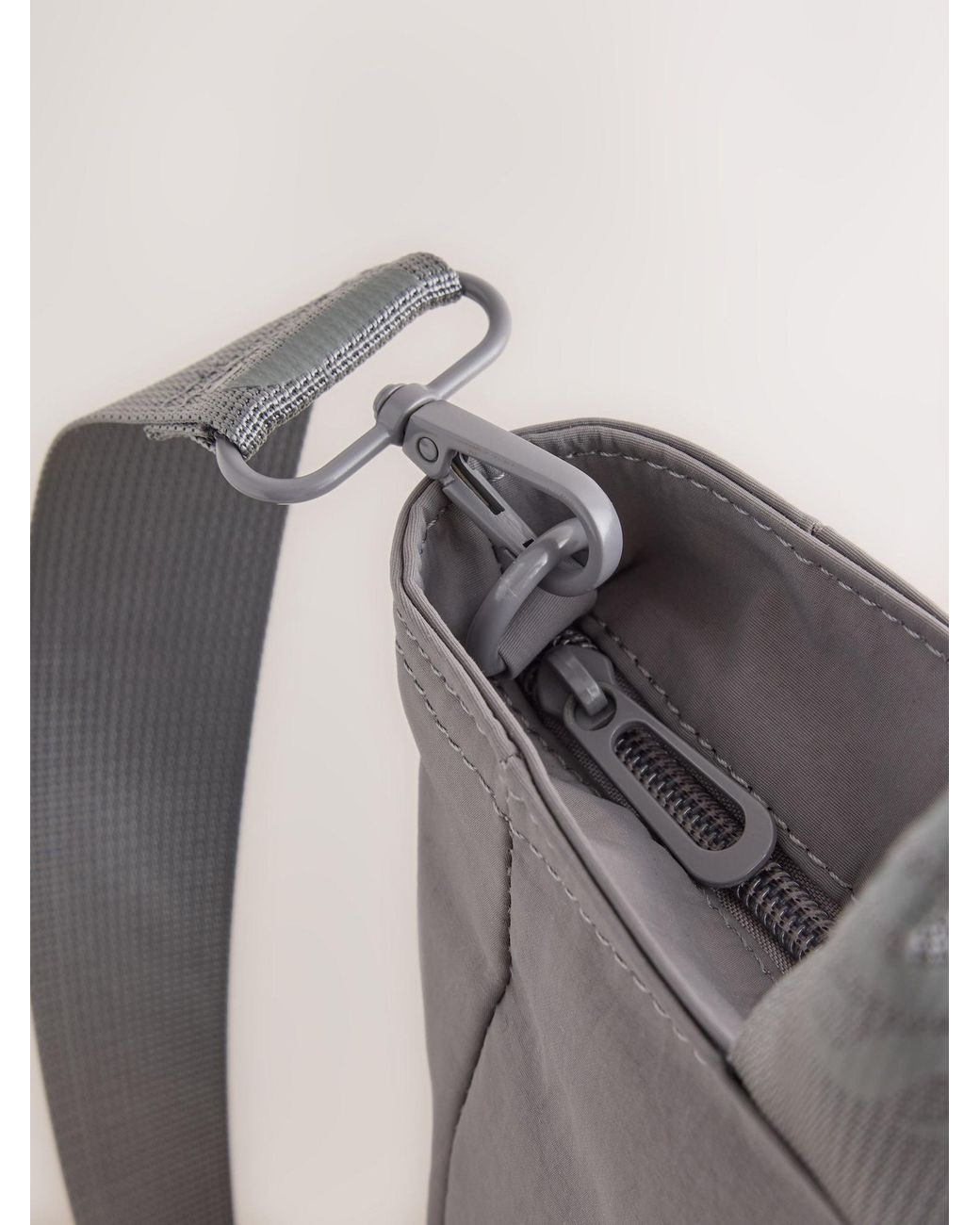 Self Gray Handtasche