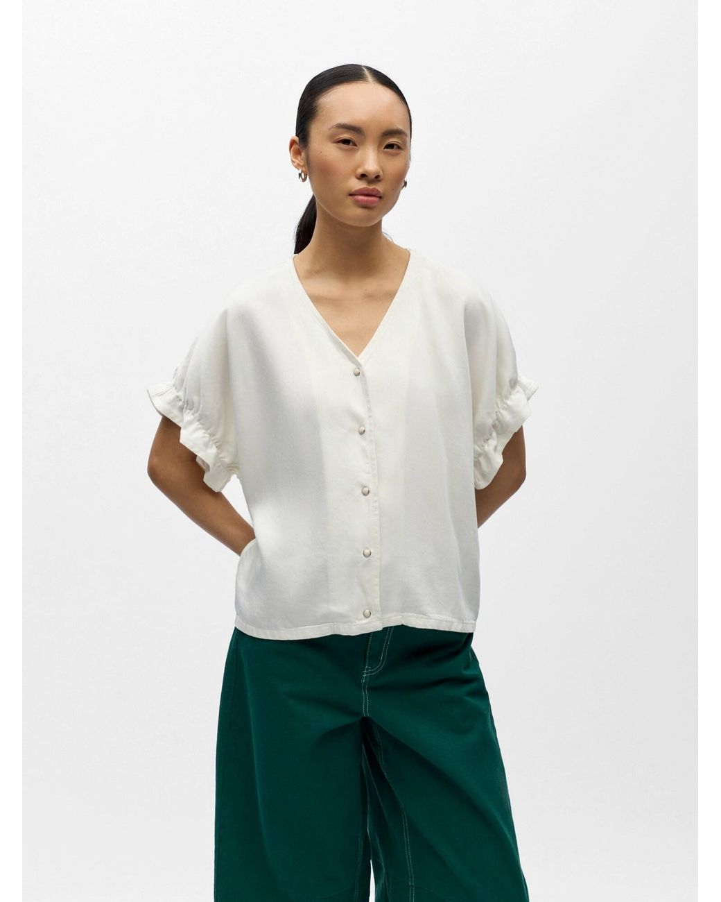 Object White Bluse Objframe