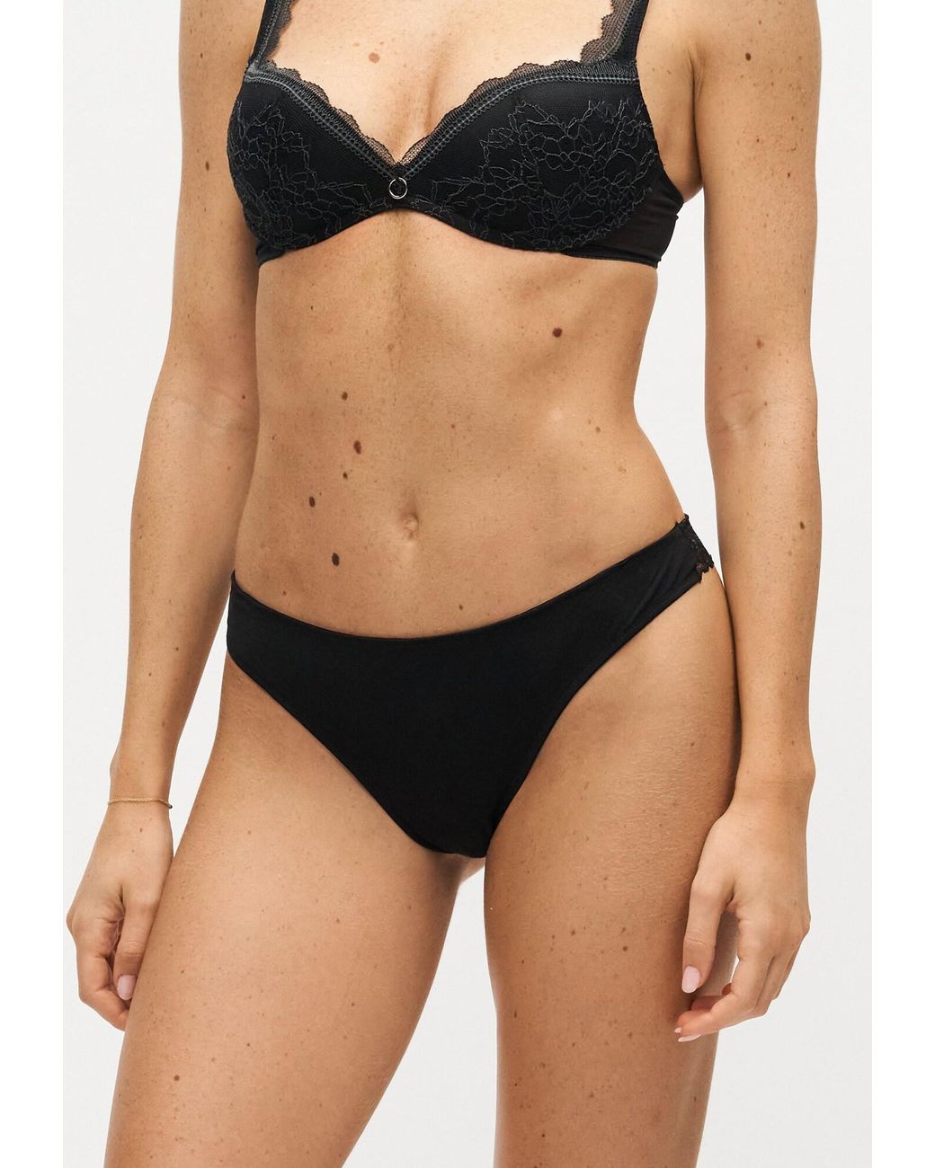 Triumph Black String Pretty
