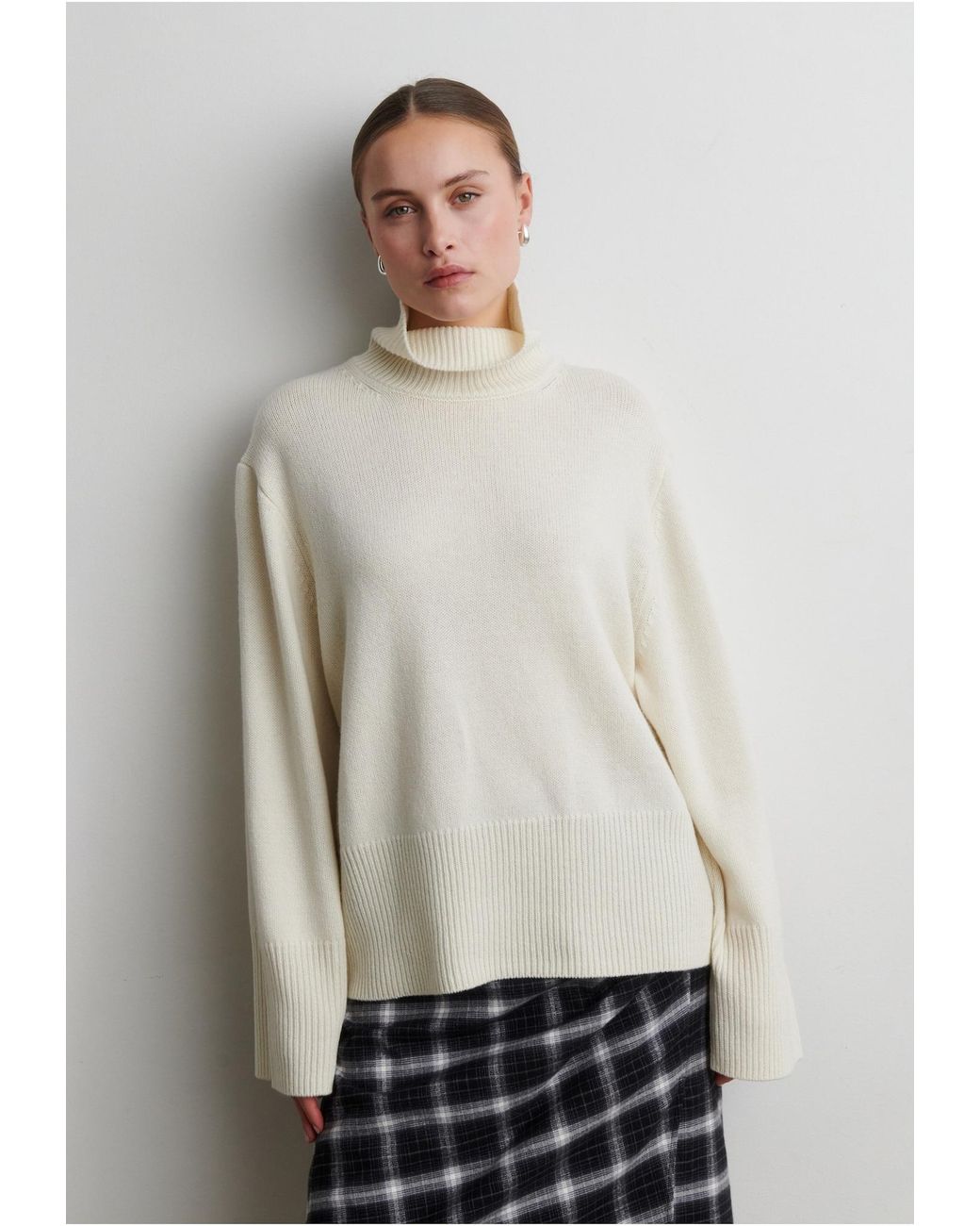 Second Female White Pullover