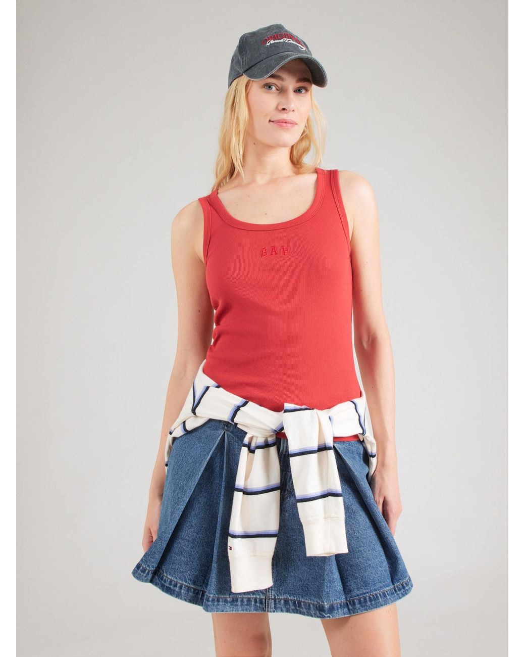 Gap Red Top
