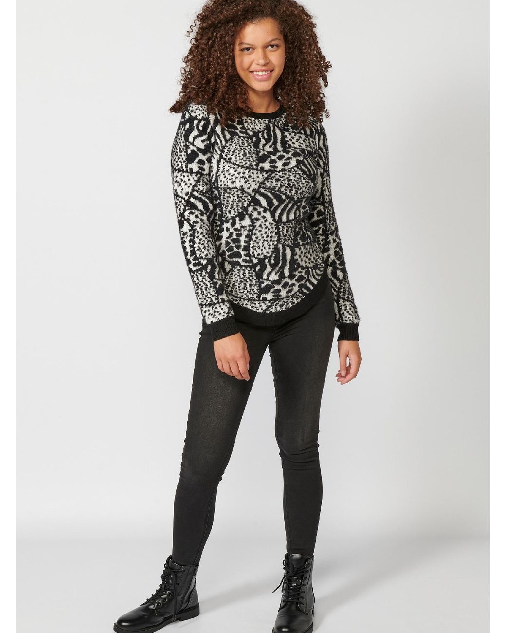 Koröshi Black Pullover