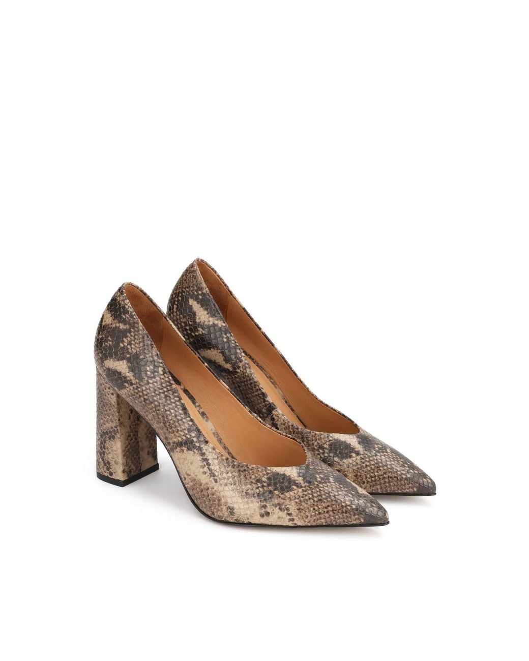 Kazar White Pumps