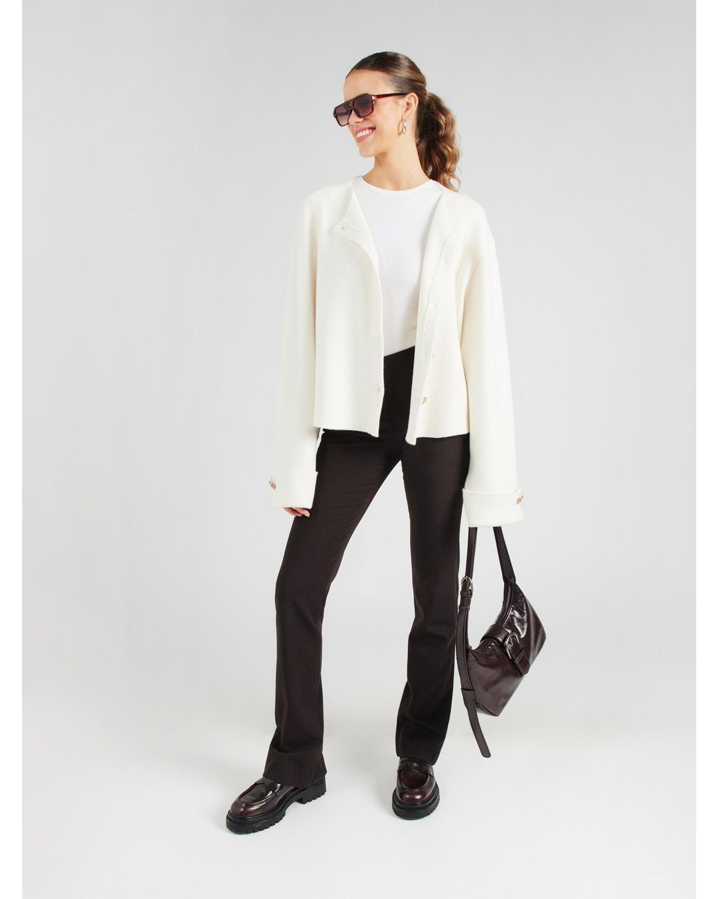 millane White Strickjacke