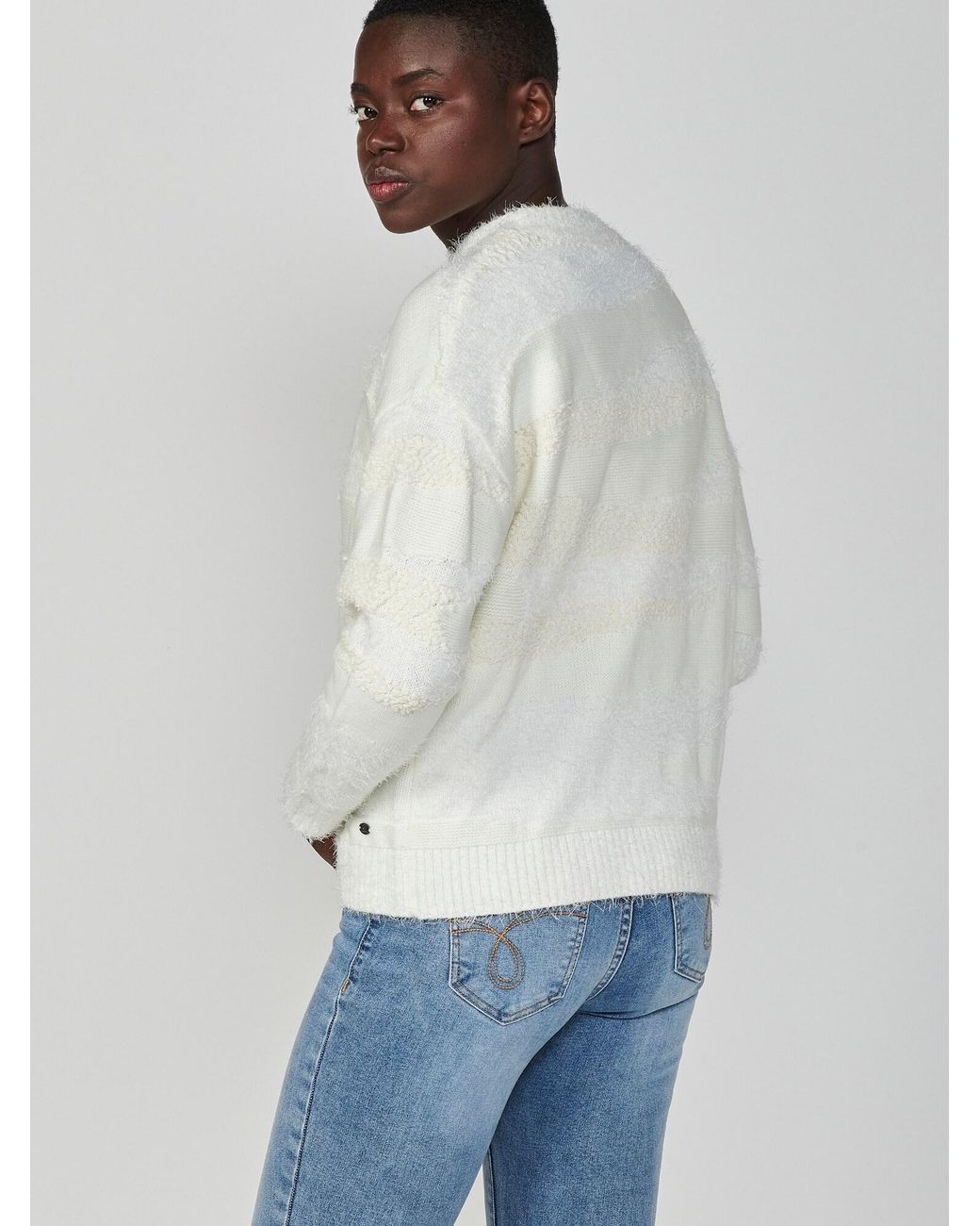 Koröshi White Pullover