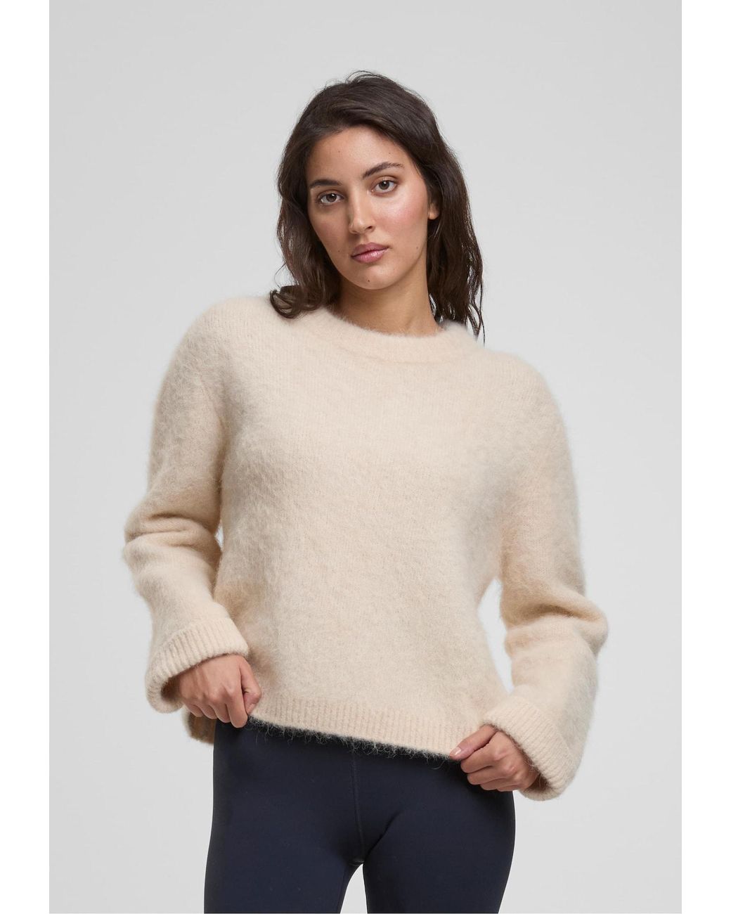 Aim'n White Aimn Pullover