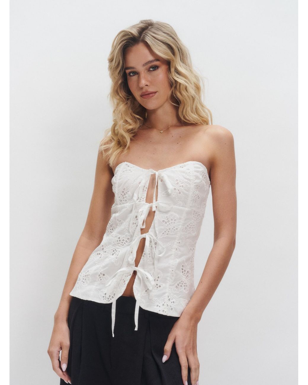 millane White Blusentop Pia