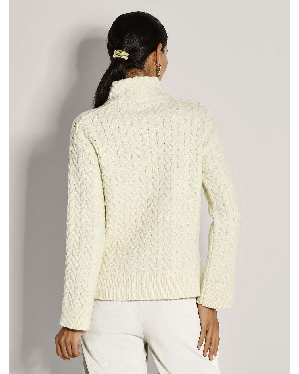 Madeleine White Pullover