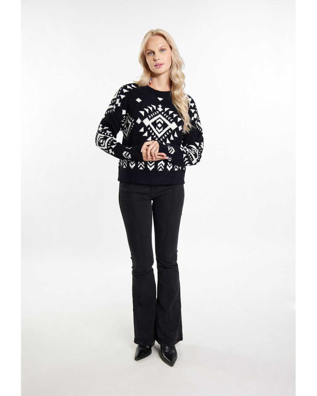 IZIA Black Pullover Hoona