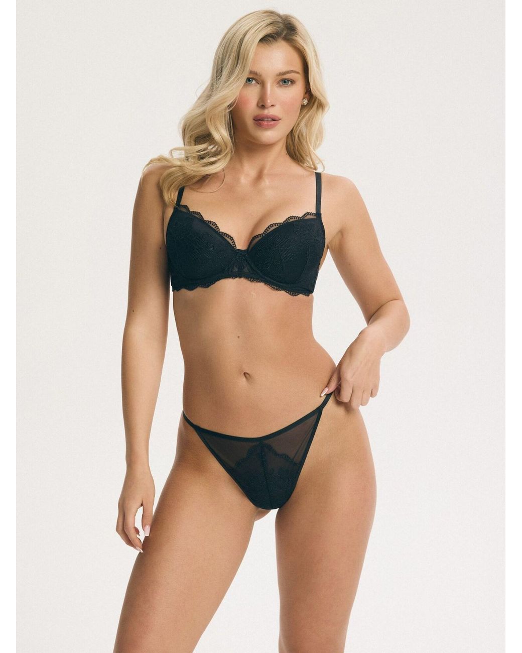 ESOTIQ Black String Vera