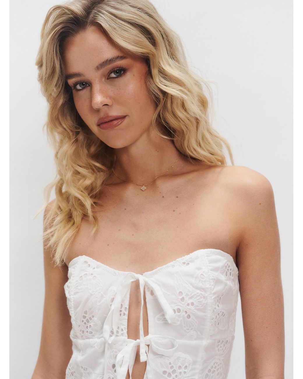 millane White Blusentop Pia