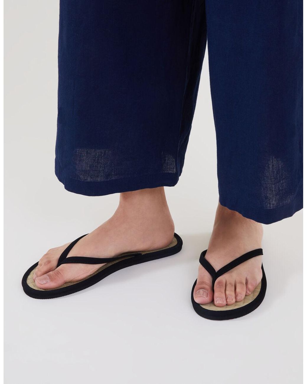 Accessorize Women's Black Classic Seagrass Plain Flip Flops in Blue | Lyst  UK