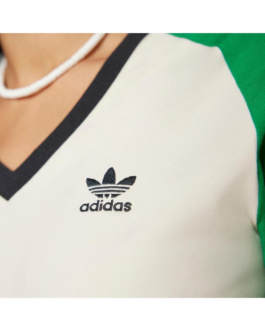 krijgen bekennen Besluit adidas Adicolor 70s V-neck Cali T-shirt in Green | Lyst UK